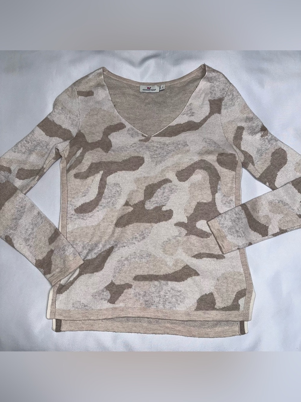 Vineyard Vines sweater tan Camo v-neck size small cream beige wool blend